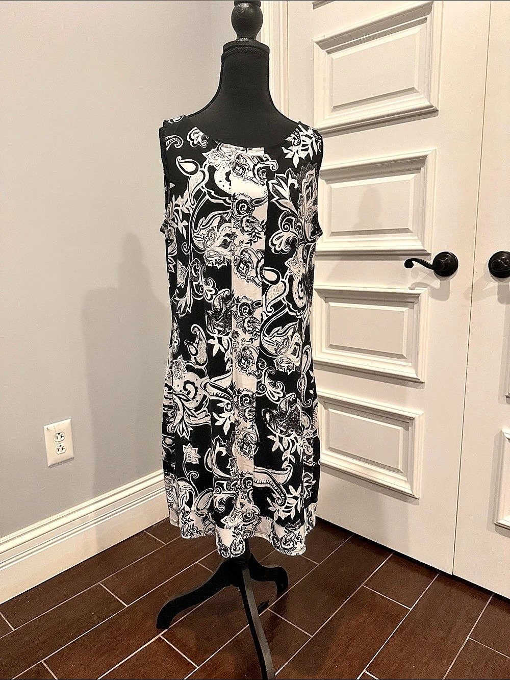 WHBM Paisley Midi Dress in Black & White Size Large